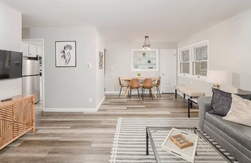 Oshkosh House | Minutes from Downtown, EAA, University - 3 bedroom