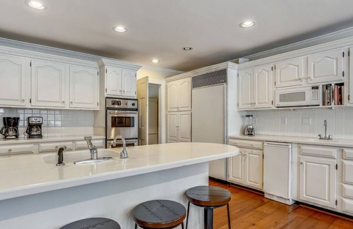 Oxford House | Minutes from Downtown Oxford and Easton | Pool | Private Dock | Pet Friendly | K