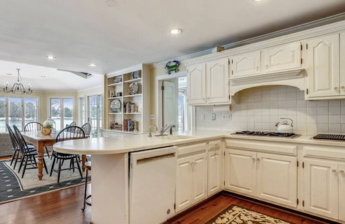 Oxford House | Minutes from Downtown Oxford and Easton | Pool | Private Dock | Pet Friendly | K