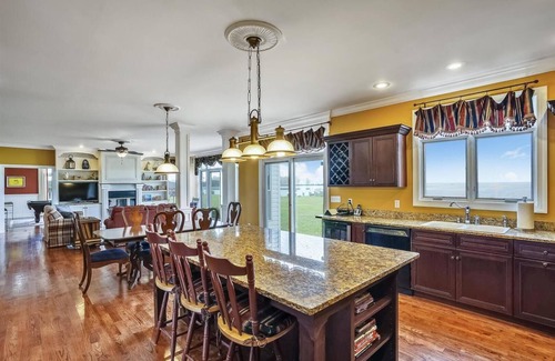 Cambridge House | Minutes from Downtown Cambridge | Private Dock | Pool | Kayaks