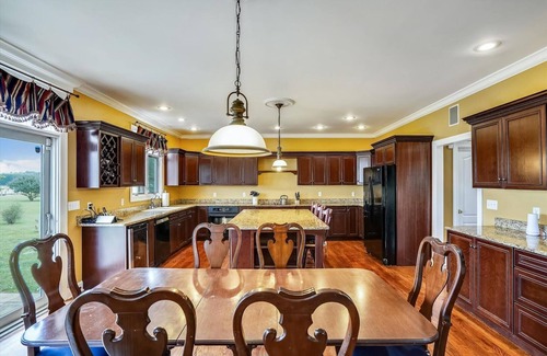 Cambridge House | Minutes from Downtown Cambridge | Private Dock | Pool | Kayaks