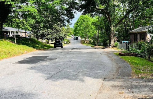 Earlewood House | Minutes From Downtown, King, Pets, Fenced Yard