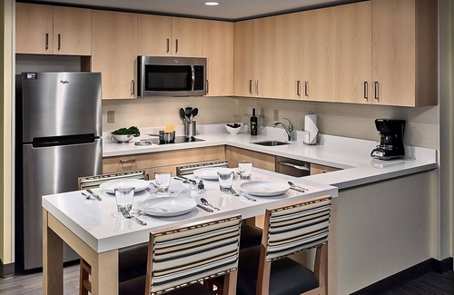 Gwinnett Place Hotel | Minutes from Duluth History Museum! Parking, Pool, Area Shuttle, Pets Allowed!