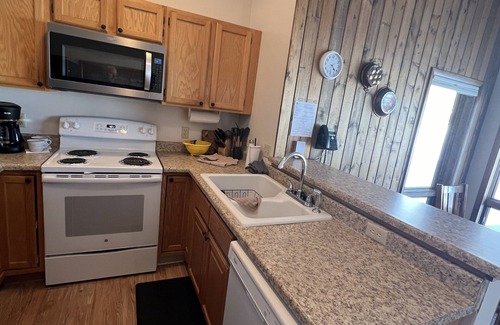 Big Sky Condo | Minutes from Lift! 2 Bedroom + Sleeping loft condo on shuttle route