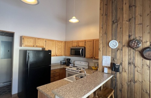 Big Sky Condo | Minutes from Lift! 2 Bedroom + Sleeping loft condo on shuttle route
