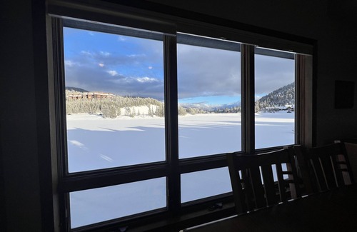 Big Sky Condo | Minutes from Lift! 2 Bedroom + Sleeping loft condo on shuttle route