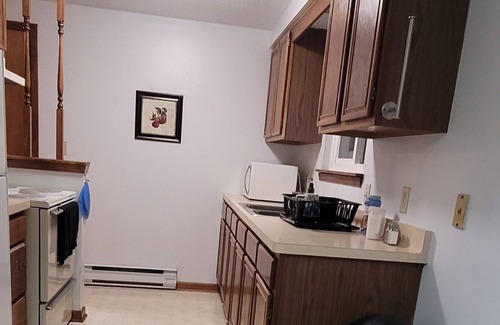 North Tonawanda Apartment | Minutes from Niagara Falls state park, Air Base, Shopping Centers, Universities!