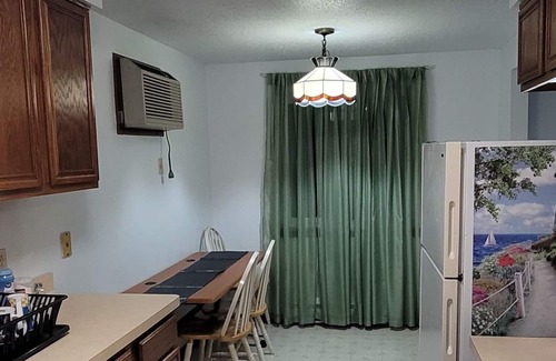 North Tonawanda Apartment | Minutes from Niagara Falls state park, Air Base, Shopping Centers, Universities!