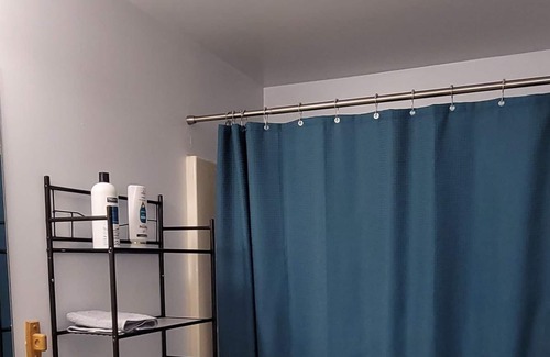 North Tonawanda Apartment | Minutes from Niagara Falls state park, Air Base, Shopping Centers, Universities!