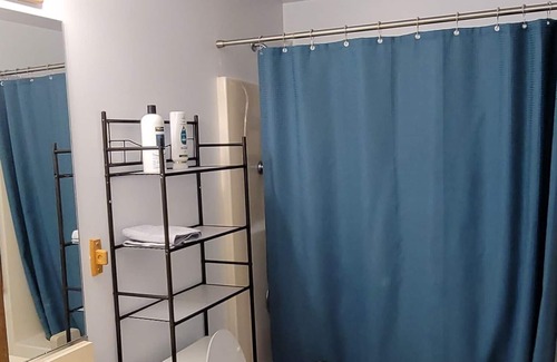 North Tonawanda Apartment | Minutes from Niagara Falls state park, Air Base, Shopping Centers, Universities!