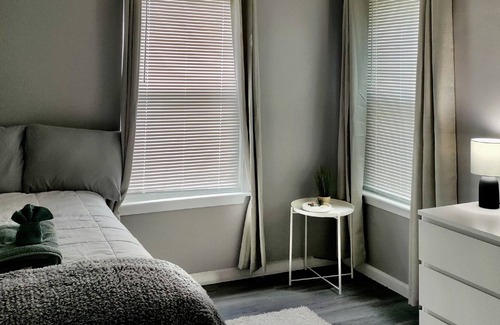 Hampton House | Minutes from Sentara Hospital and Langley AFB!
