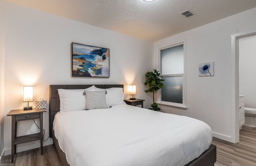 Hilltop Apartment | Minutes from Tacoma General, UW Tacoma and Downtown Tacoma