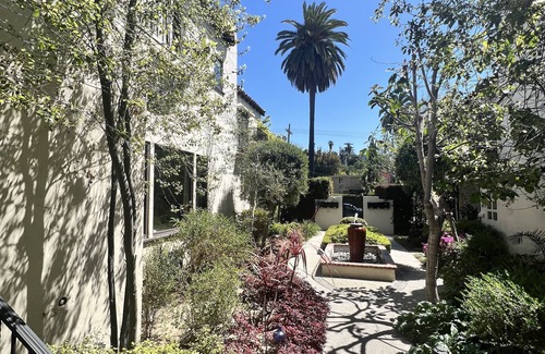 Hollywood Hills House | Minutes from the Hollywood Sign and the Kodak Theater