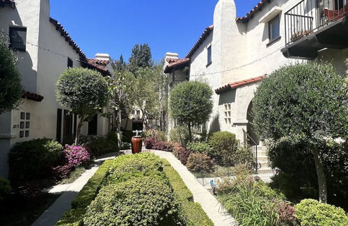 Hollywood Hills House | Minutes from the Hollywood Sign and the Kodak Theater