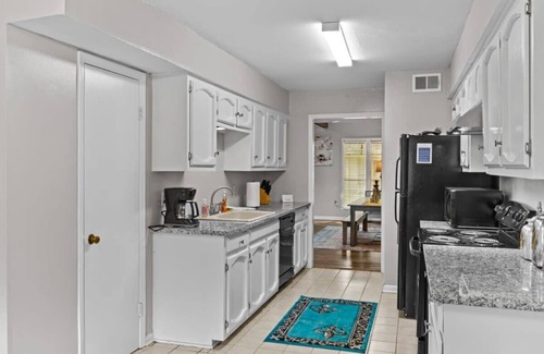 Highlands - Perkins House | Minutes from Tiger Stadium! South Campus Hideaway