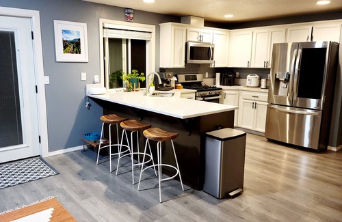 North Image House | Minutes from Vancouver Waterfront, PDX and Dino Park. Spacious Home!