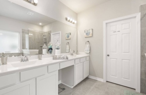 Shoreacres House | Minutes to beach, stainless appliances, plenty of space inside and out