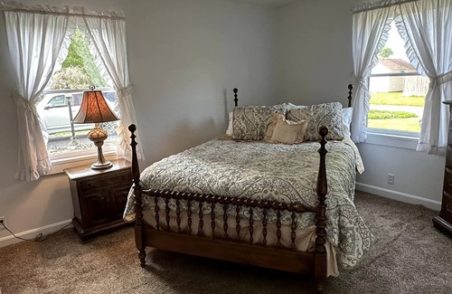Great Barrington House | Minutes to downtown Great Barrington and many Berkshire attractions.