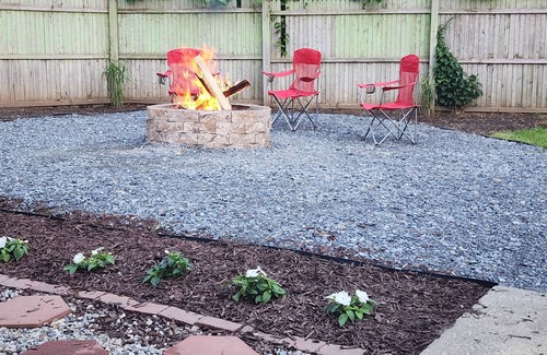 Saratoga Springs House | Minutes to downtown, right on the lake. Pet friendly home, sleeps 10 with views!