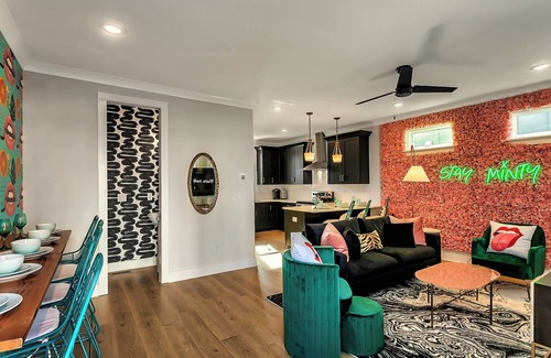 Talbot's Corner House | MINUTES TO DOWNTOWN 🌃🏙️ | BACKYARD SPACE 🌲PERFECT FOR 🎉CELEBRATIONS 💐