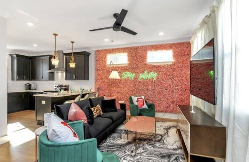 Talbot's Corner House | MINUTES TO DOWNTOWN 🌃🏙️ | BACKYARD SPACE 🌲PERFECT FOR 🎉CELEBRATIONS 💐