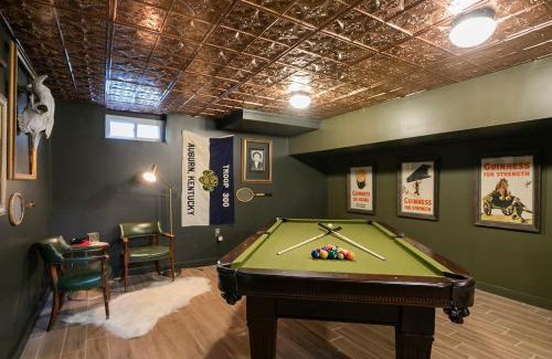 Franklin House | Minutes to Downtown Franklin Bar w Pool Table