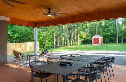 Franklin House | Minutes to Downtown Franklin Bar w Pool Table