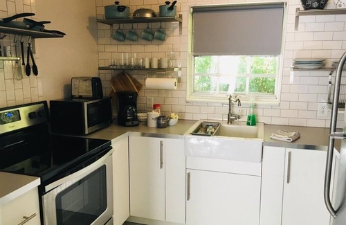 Charleston Condo | Minutes to Downtown 2br Apartment 90 Night Minimum