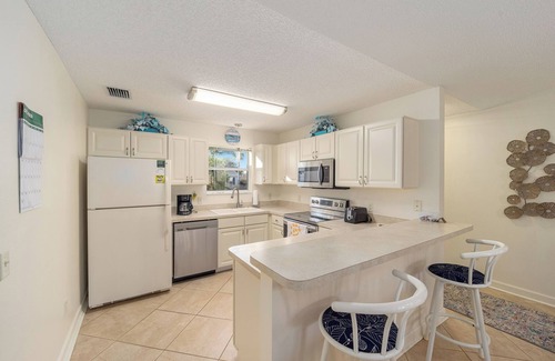 Duval House | Minutes to entertainment, activities and more!