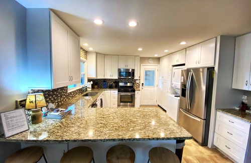 Apex House | Minutes to historical Apex, family friendly home.