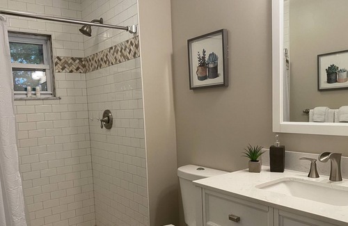 White Mills Cottage | Minutes To Lake Wallenpaupack, Hot Tub, Fire Pit