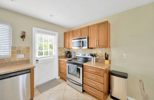 South Sarasota House | Minutes to Siesta Beach! Gorgeous home with pool