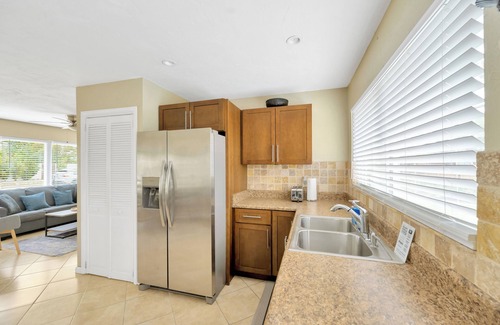 South Sarasota House | Minutes to Siesta Beach! Gorgeous home with pool