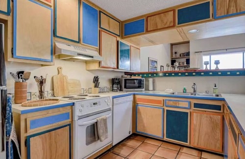 El Prado Condo | Minutes to Ski Valley, Rivers, Hiking 3 bedroom condo in El Prado, great views,