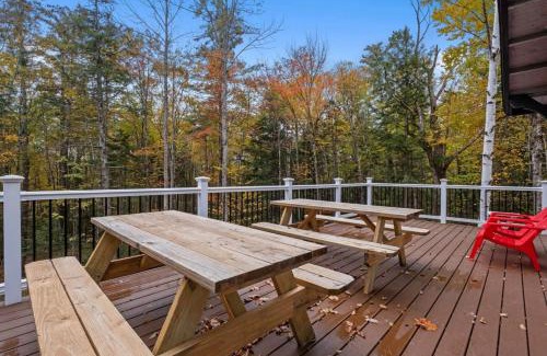 Thornton House | Minutes to Skiing White Mountains Chalet