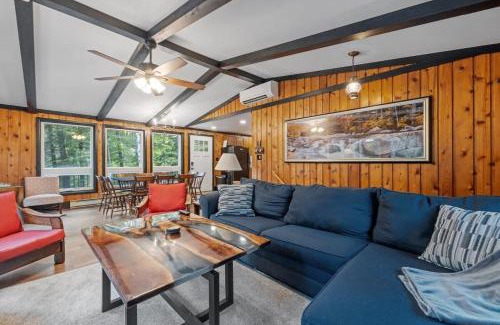 Thornton House | Minutes to Skiing White Mountains Chalet