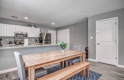 Berclair House | Minutes to the Memphis Zoo! The Berclair Cottage