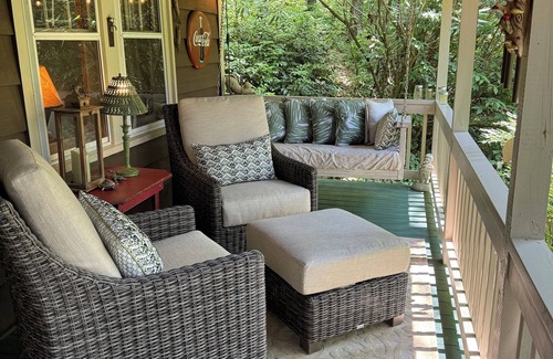 Highlands Cottage | Minutes To Town, Wooded 2 Acre Retreat