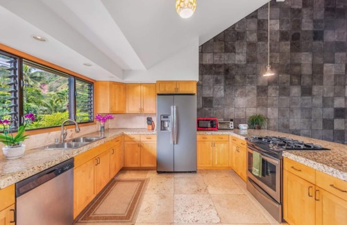Hanalei House | Minutes Walk to Hanalei Bay, beach, & town w/AC in bed rooms