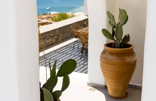 Krotiri House | Mirabilia | Unique view meets true elegance