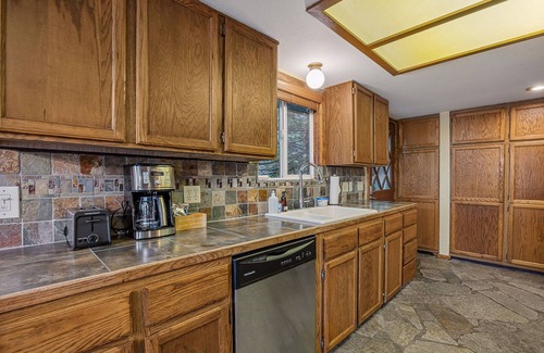 Gold Bar House | Miracle Mountain Lodge: 2 bedroom riverfront w/hot tub, mountain view, WIFI, fireplace