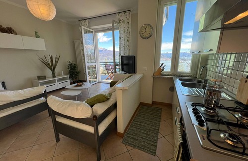 Campino Apartment | Miralago apartment with amazing lake view in Stres