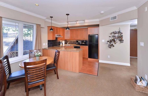 Sidney Condo | Miraloma 209 Summary: