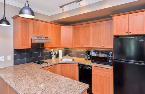 Sidney Condo | Miraloma 209 Summary: