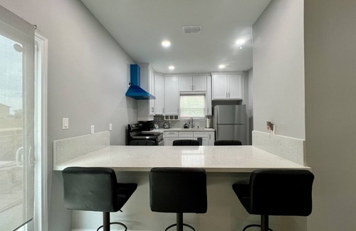 Brownsville Condo | Miramar - #3 - Fresh & Stylish 3BD/3BA - WiFi