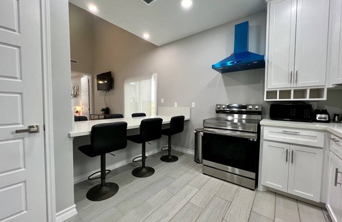 Brownsville Condo | Miramar - #3 - Fresh & Stylish 3BD/3BA - WiFi