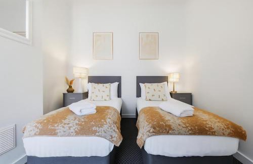 Bootle Apartment | Miranda House - Air Host & Stay - Sleeps 7