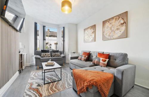Bootle Apartment | Miranda House - Air Host & Stay - Sleeps 7