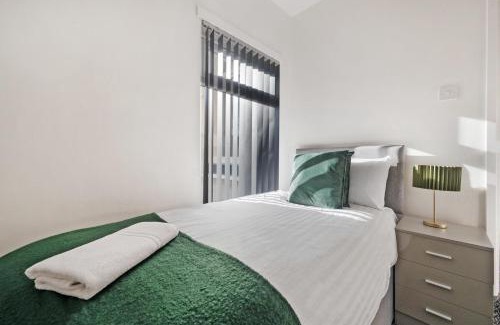 Bootle Apartment | Miranda House - Air Host & Stay - Sleeps 7