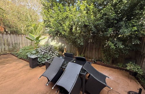 Miranda House | Miranda Retreat Stylish 1-Bedroom Near Cronulla & Sydney Airport